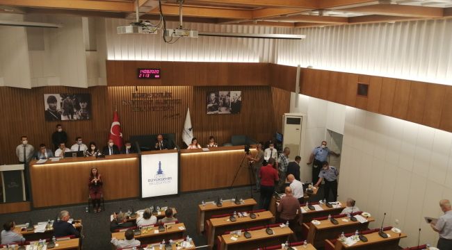 AK PARTİ İBB MECLİSİ TERKETTİ