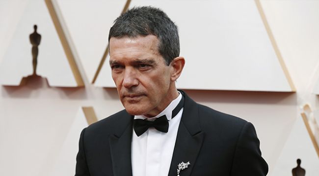 Antonio Banderas korona virüse yakalandı