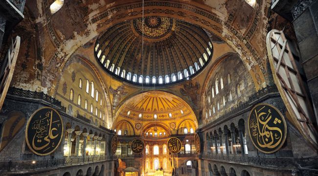 Ayasofya'da kıyafet düzenlemesi !