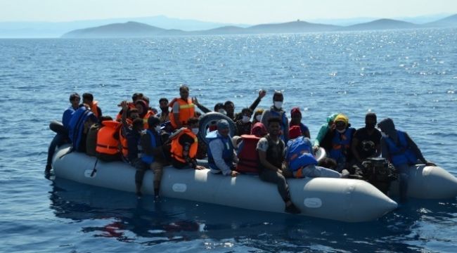 Ayvalık'ta 74 göçmen kurtarıldı