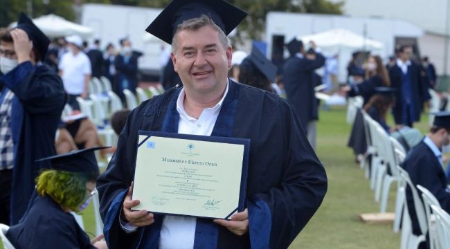 BAŞKAN ORAN ANNESI IÇIN O DIPLOMAYI ALDI!