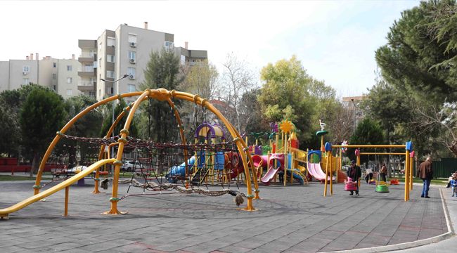 BAYRAKLI'DA 44 PARKA YENİ OYUN GRUBU