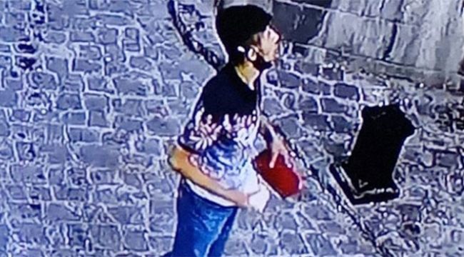 Çaldığı cüzdanı boşaltıp böyle fırlattı