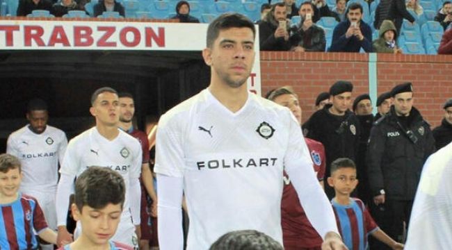 Cenk Özkaçar imza için Fransa'ya gitti