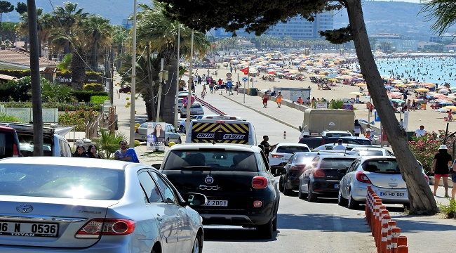 ÇEŞME'DE BAYRAM YOĞUNLUĞU