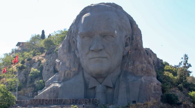 EN BÜYÜK ATATÜRK MASKI BAKIMA ALINDI