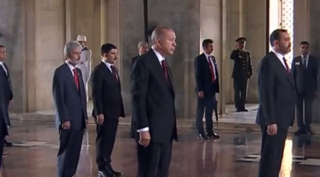 Erdoğan Anıtkabir'i ziyaret etti