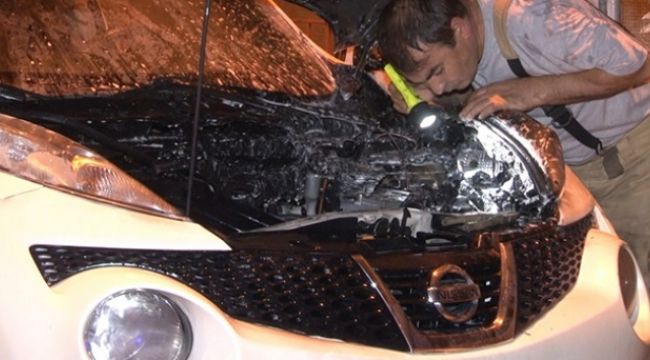 Gaziosmanpaşa'da bir otomobil kundaklandı