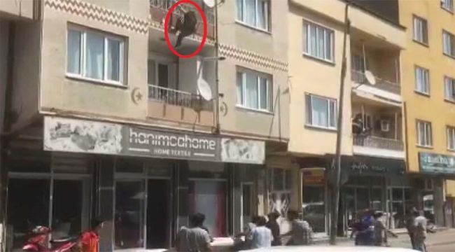 Gözünü kırpmadan atladı