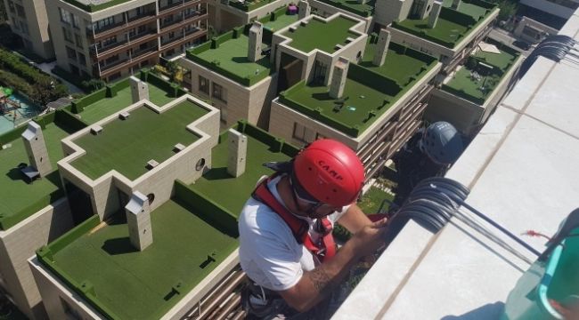 Hayatları on bir mm'lik ipe bağlı