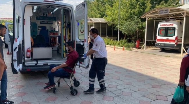 İki otomobil kafa kafaya çarpıştı