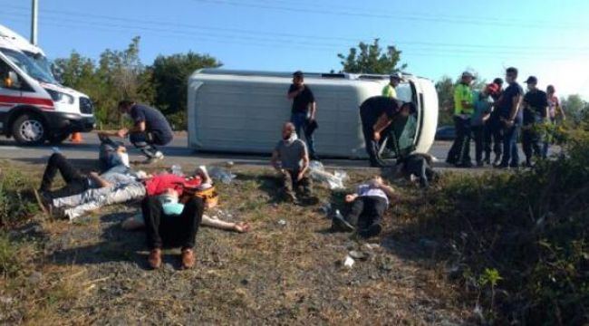 İşçileri taşıyan minibüs devrildi