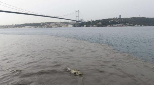 İstanbul Boğazı'na çamur aktı