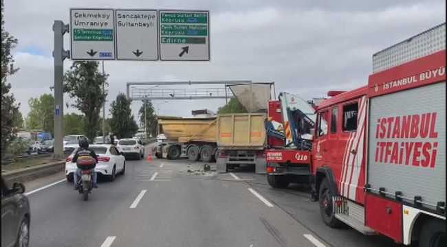 İstanbul'da hafriyat kamyonları çarpıştı!