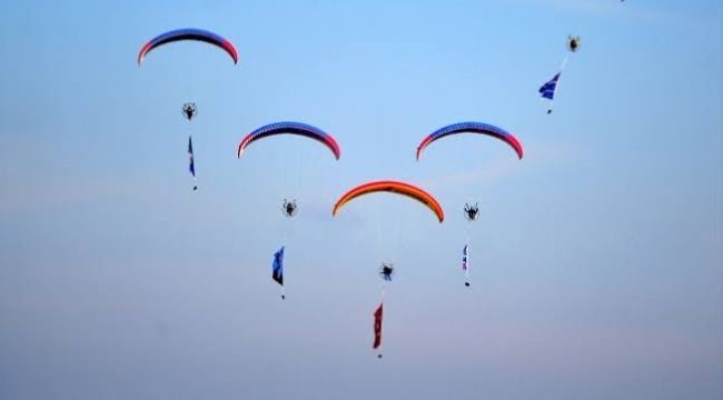 İZMİR'DE “30 AĞUSTOS “AYRINTILARI