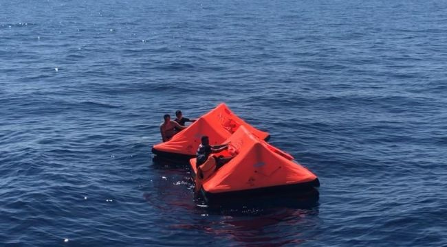 İZMİR'DE 41 DÜZENSİZ GÖÇMEN KURTARILDI
