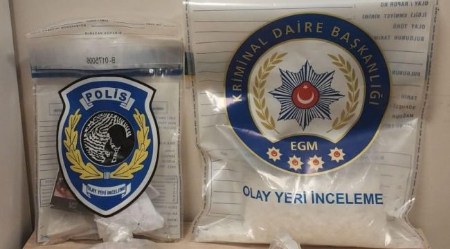 İZMİR'DE ARAÇTAN UYUŞTURUCU ÇIKTI