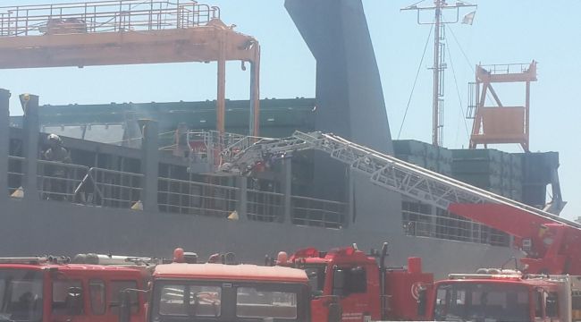 İZMİR'DE KORKUTAN YANGIN