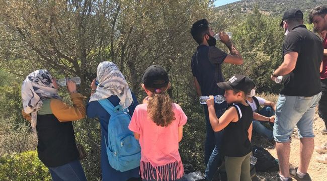 İZMİR'DE ORMANDA KAYBOLAN GÖÇMENLER KURTARILDI