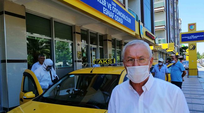 İZMİR'DEKİ TAKSİLER DÜZENLİ DEZENFEKTE EDİLİYOR