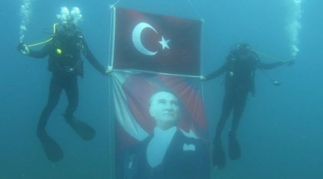 İZMİR JANDARASINDAN SU ALTINDA  ZAFER SELAMI