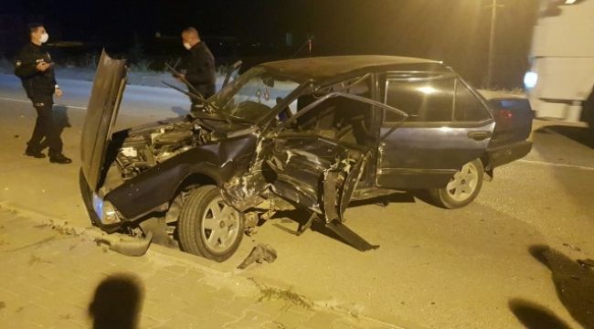 Karabük'te iki otomobil çarpıştı