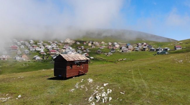Karavanı ahşap eve çevirdi