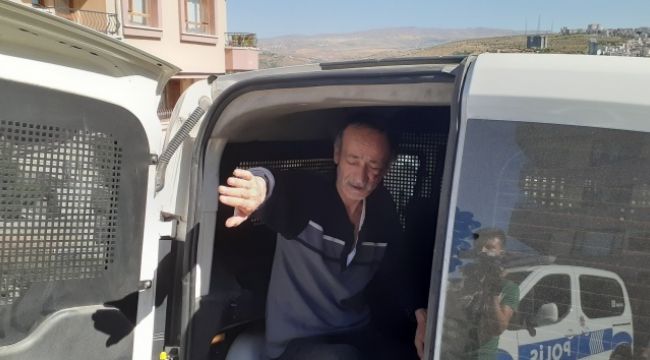 Karısının parmağını ısırarak koparttı !
