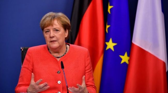 Merkel de Yunanistan’dan yana tavır koydu