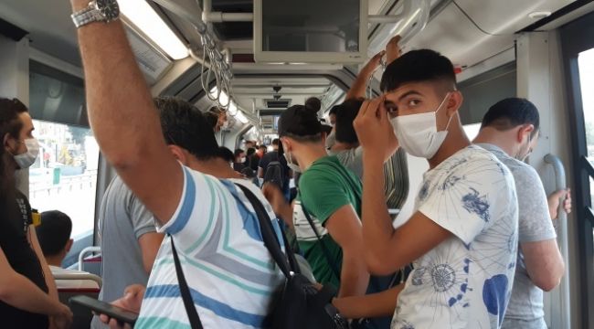 Metrobüslerde dikkat çeken yoğunluk