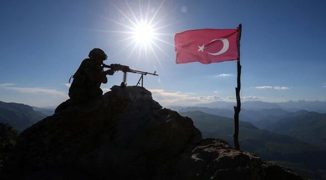 PKK'lı bir terörist daha teslim oldu
