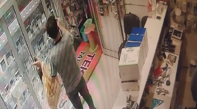 Saniyeler içinde hırsızlık kamerada