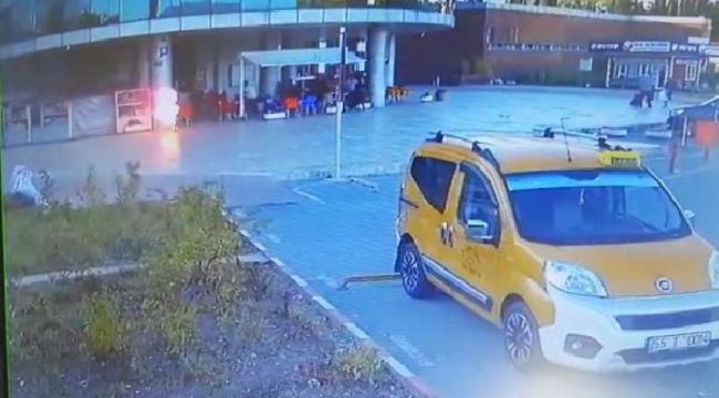 Tarım işçisi genç otogarda kendini ateşe verdi