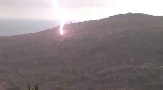 Yıldırımın düşme anı kamerada