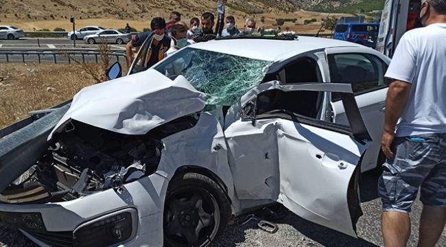 Yolcu otobüsü ile otomobil çarpıştı