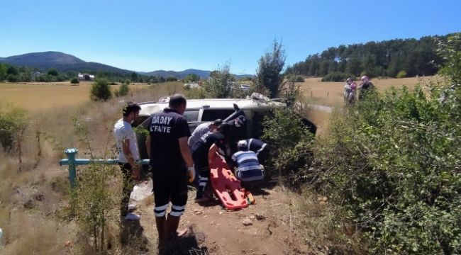 Yoldan çıkan otomobil şarampole uçtu