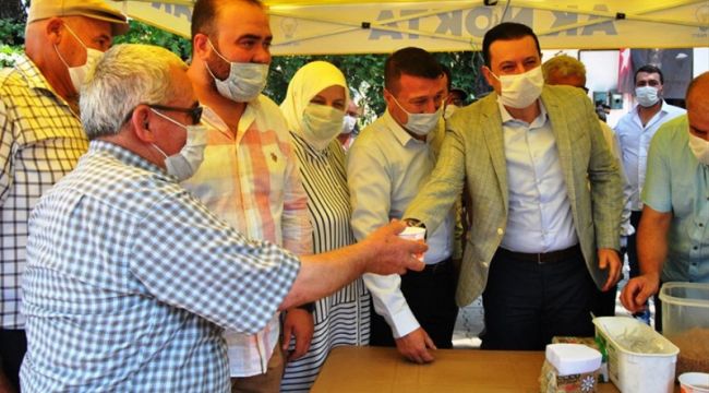 AK PARTILI KAYA AŞURE DAĞITTI