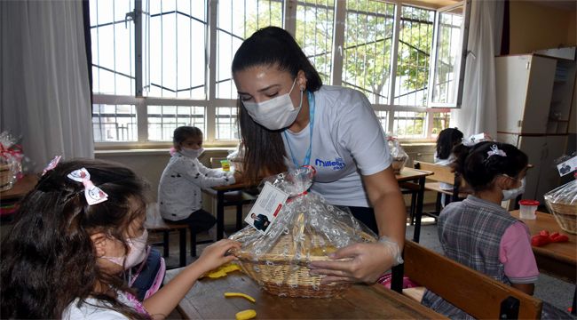 BAŞKAN ACAR&#039;DAN &#039;OKULA HOŞ GELDİN HEDİYESİ&#039;