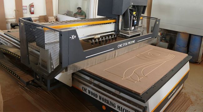 Ayda bin kapı üretiyor