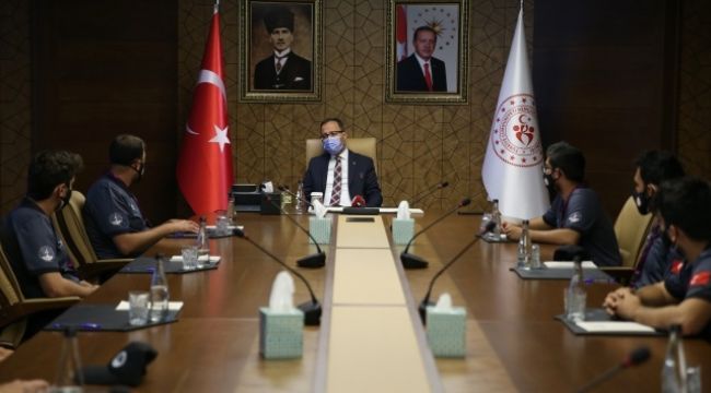 Bakan Kasapoğlu, TEKNOFEST'e katılacak gençlerle buluştu