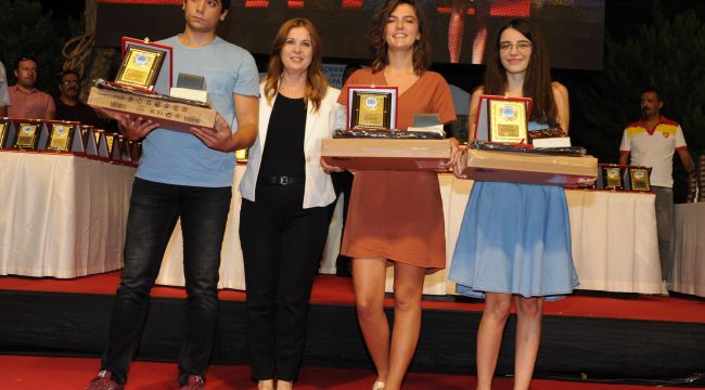 BALÇOVA’DA HER ÜNİVERSİTELİYE BİLGİSAYAR