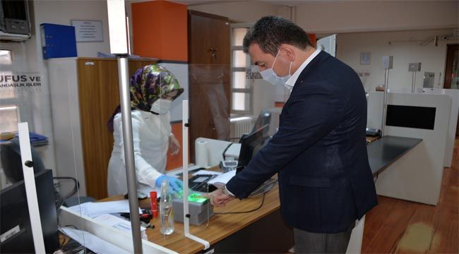 BAŞKAN KOŞTU EHLİYETİNİ KİMLİK KARTINA TANITTI