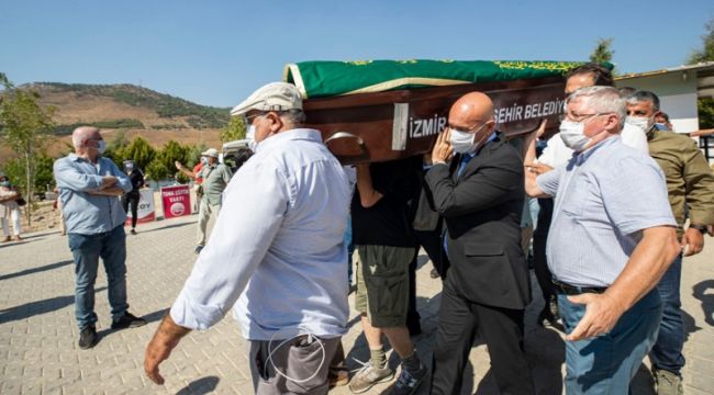 Başkan Soyer gazeteci Erbil Tuşalp'ın cenaze törenine katıldı