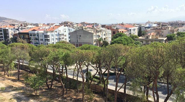 Bergama’nın kalbi Çamlıpark bakıma alındı