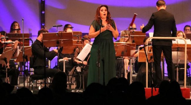 Bornova Mozart'a doydu