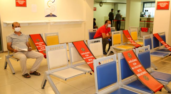 BUCA’DA BELEDİYE BİNASINA KORONA ÖNLEMİ