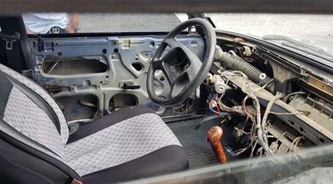 Çaldıkları otomobili söküp bıraktılar