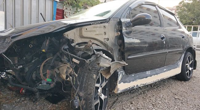 Çalıntı araçla kaza yaptılar