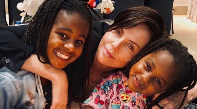 Charlize Theron: Kalbim bu iki güzel enerji deposuna ait
