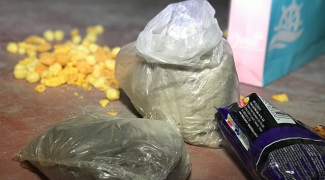 Cips paketinde uyuşturucu taşıdılar